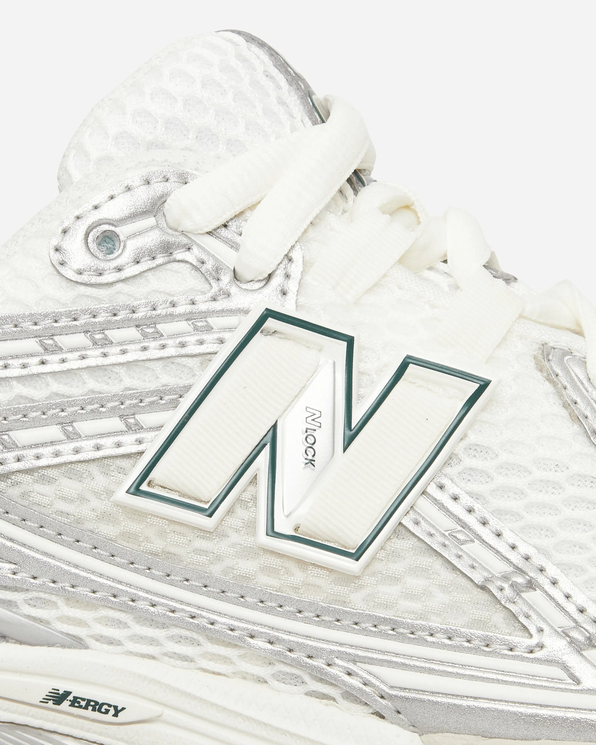 1906R Sneakers Argent Métallisé / Sel de Mer / Nouveau Sapin