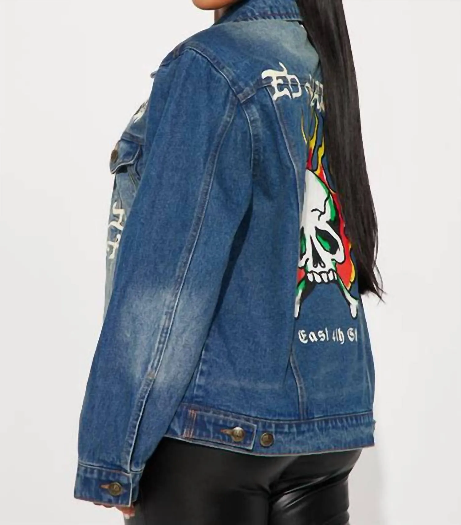 Veste en jean à motif crâne enflammé