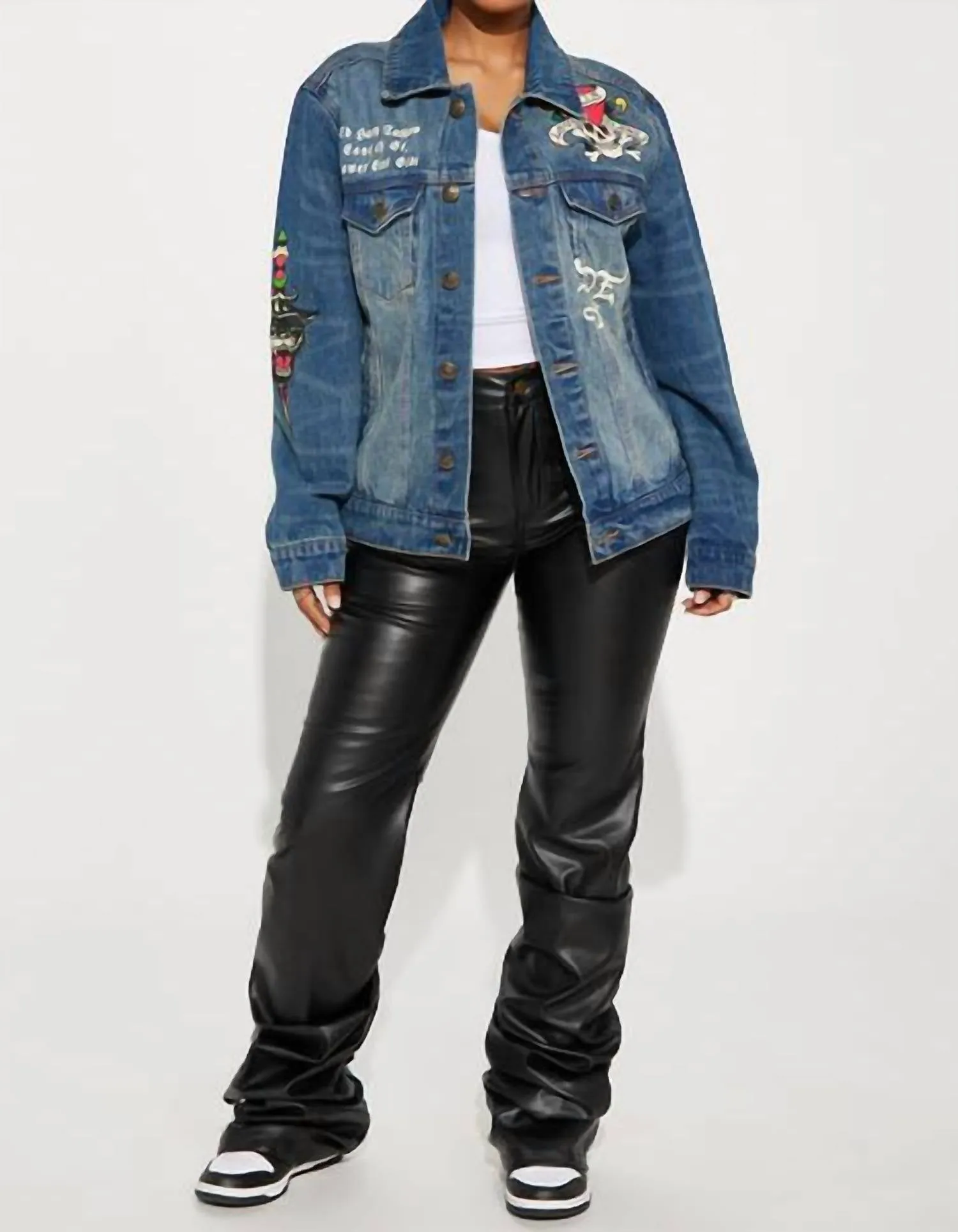 Veste en jean à motif crâne enflammé