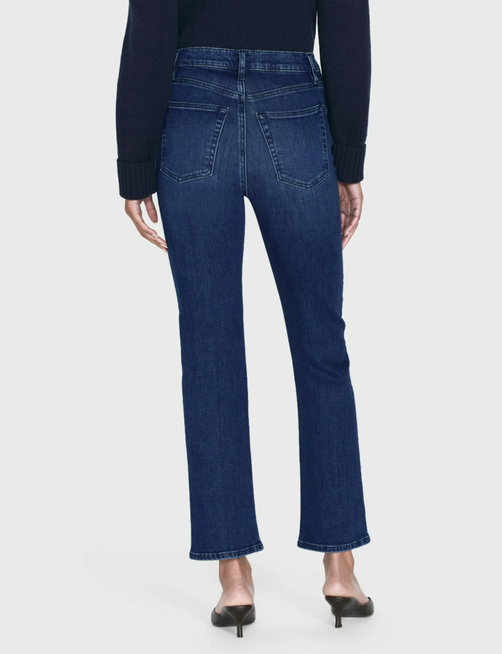Le Pantalon droit élégant, Cadre de vêtements Tempête