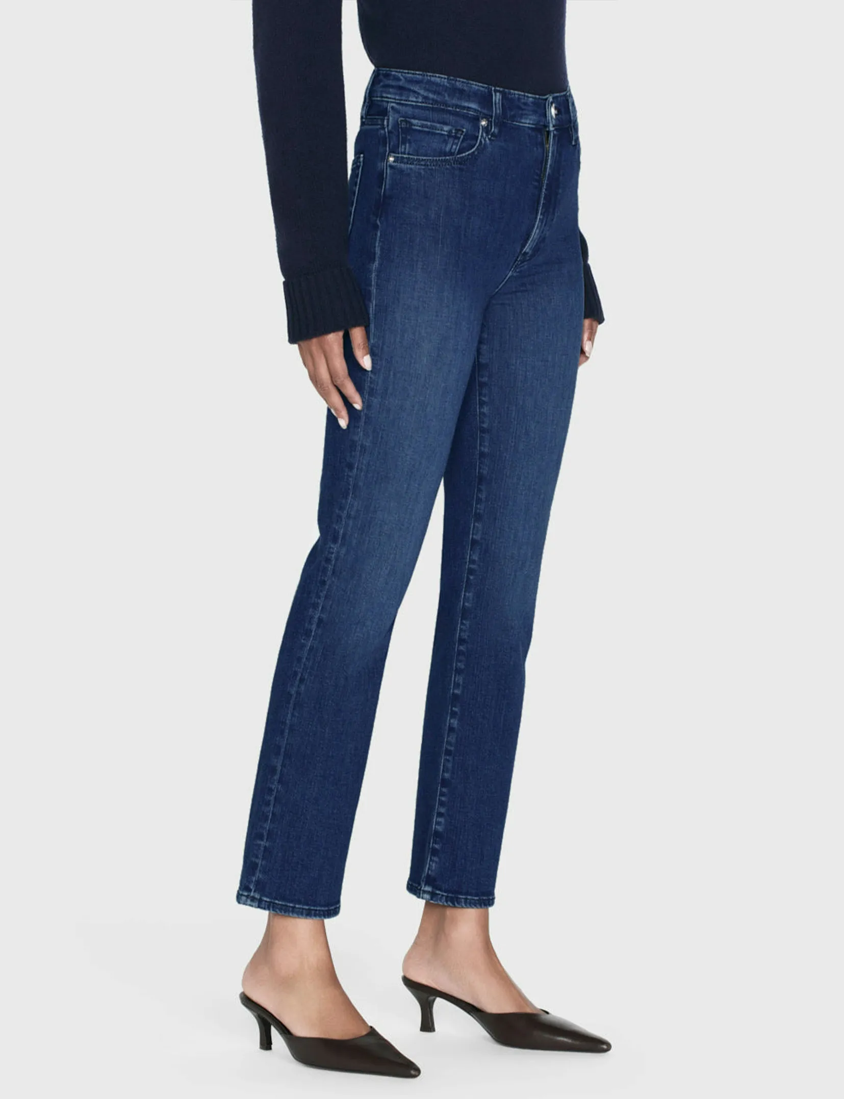 Le Pantalon droit élégant, Cadre de vêtements Tempête