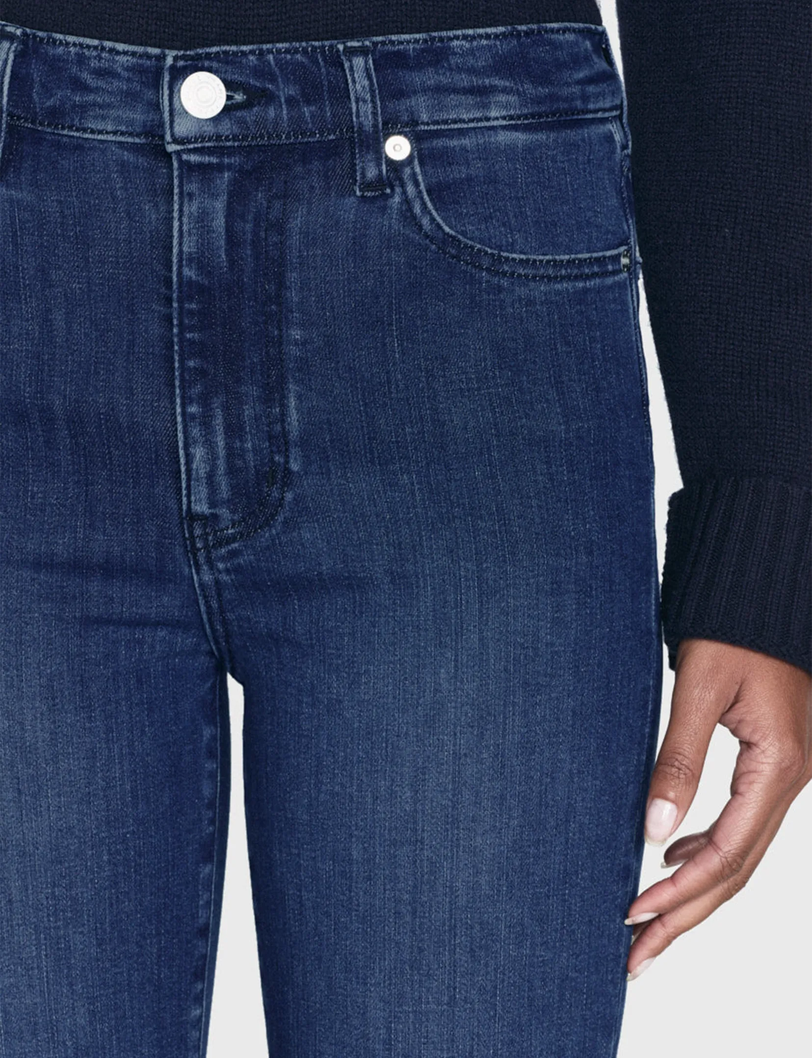 Le Pantalon droit élégant, Cadre de vêtements Tempête