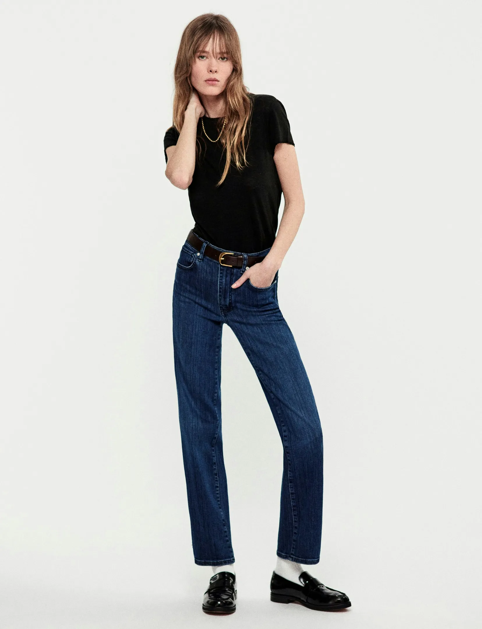 Le Pantalon droit élégant, Cadre de vêtements Tempête
