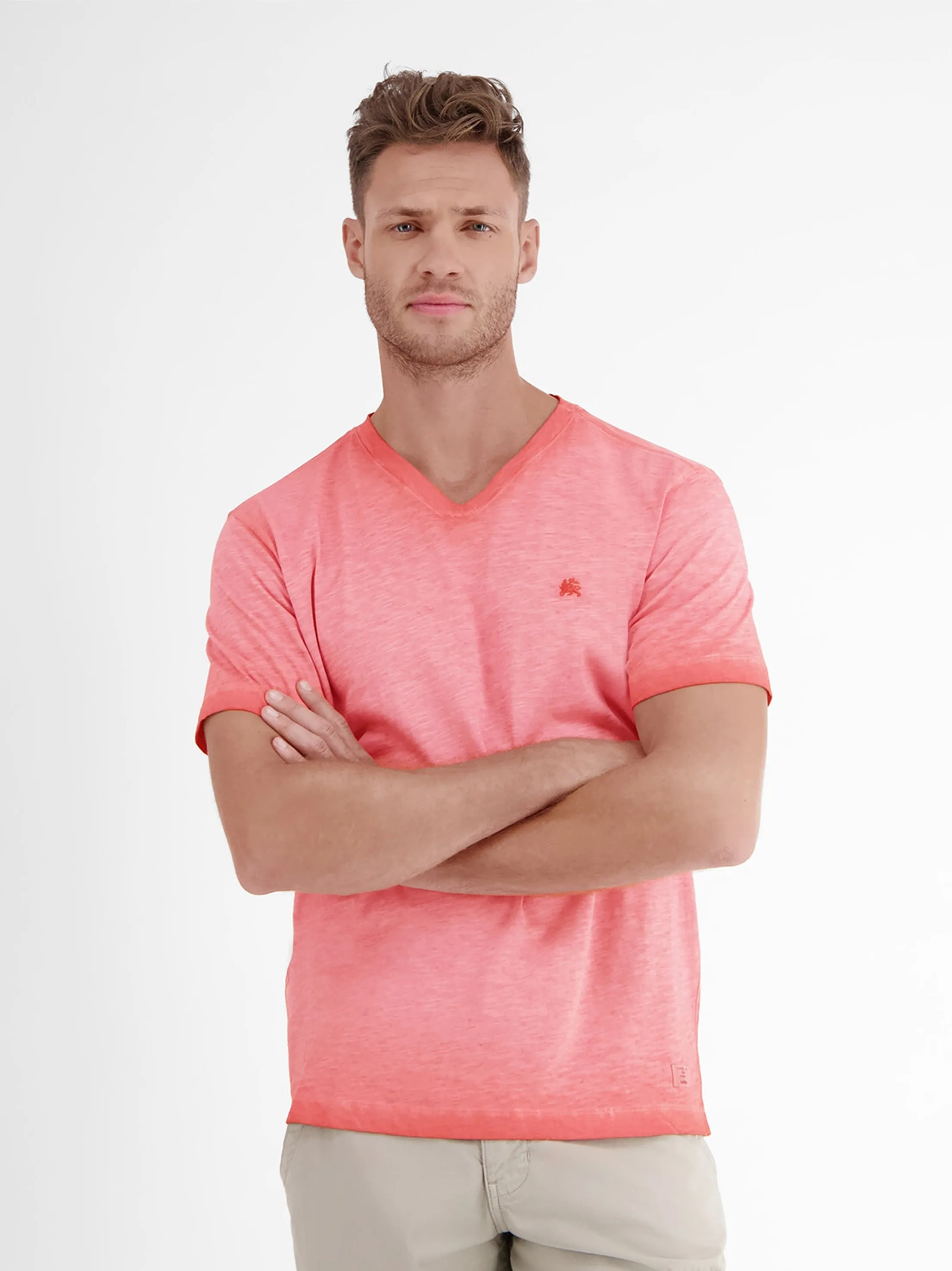 T-shirt pour homme en pêche à col V lavé avec logo de marque brodé
