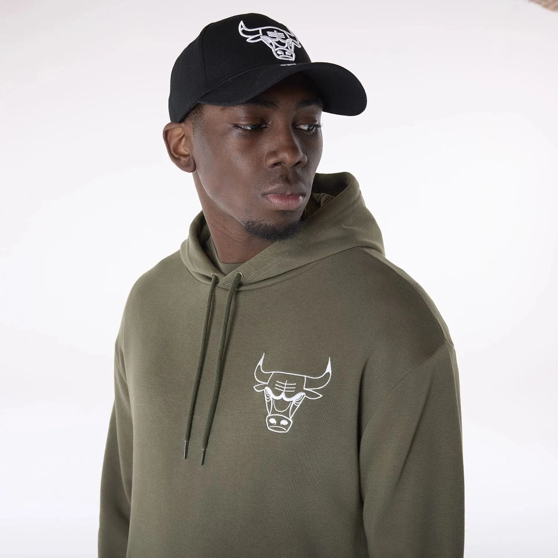Sweatshirts et hoodies New Era Chicago Bulls NBA League Essential Pullover oversize vert