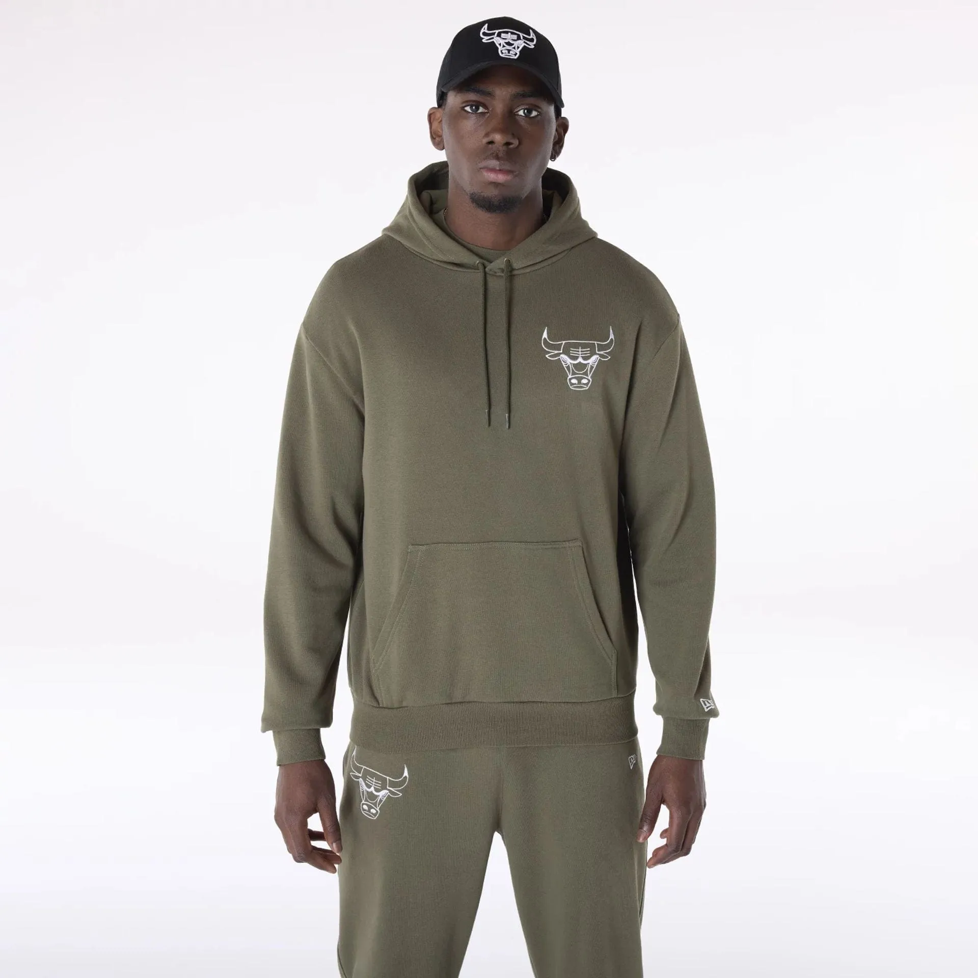 Sweatshirts et hoodies New Era Chicago Bulls NBA League Essential Pullover oversize vert
