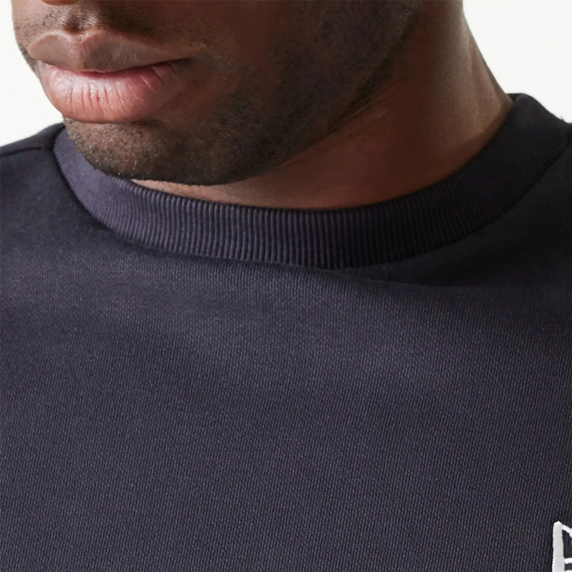 Sweats à capuche et pulls New Era Pull New Era Essential en bleu marine oversized à col rond