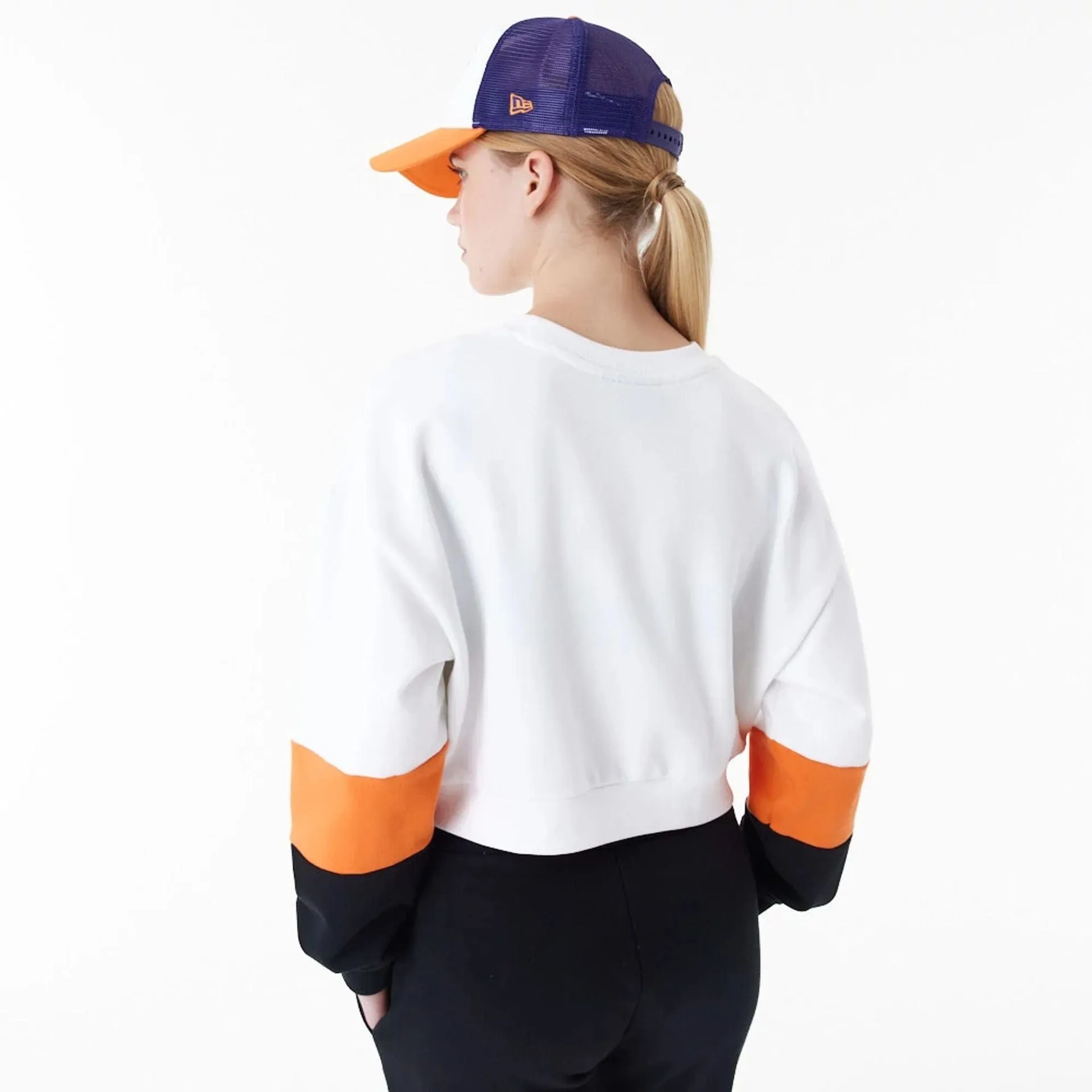 Sweatshirts et hoodies New Era Phoenix Suns pour femmes NBA Bloc de couleur Blanc Sweatshirt court à col rond