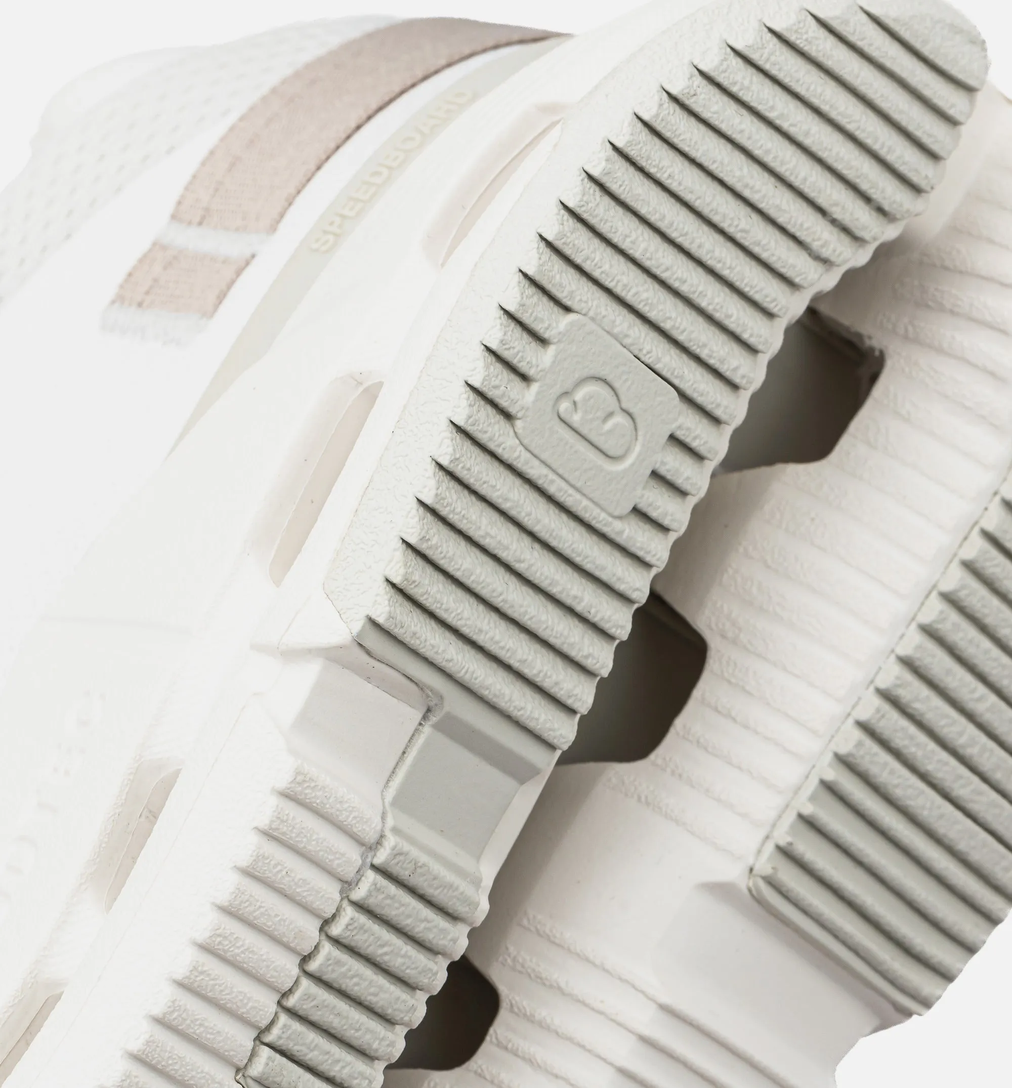 Chaussure Lifestyle Femme On Shoes Cloudnova 2 - Glace/Sable