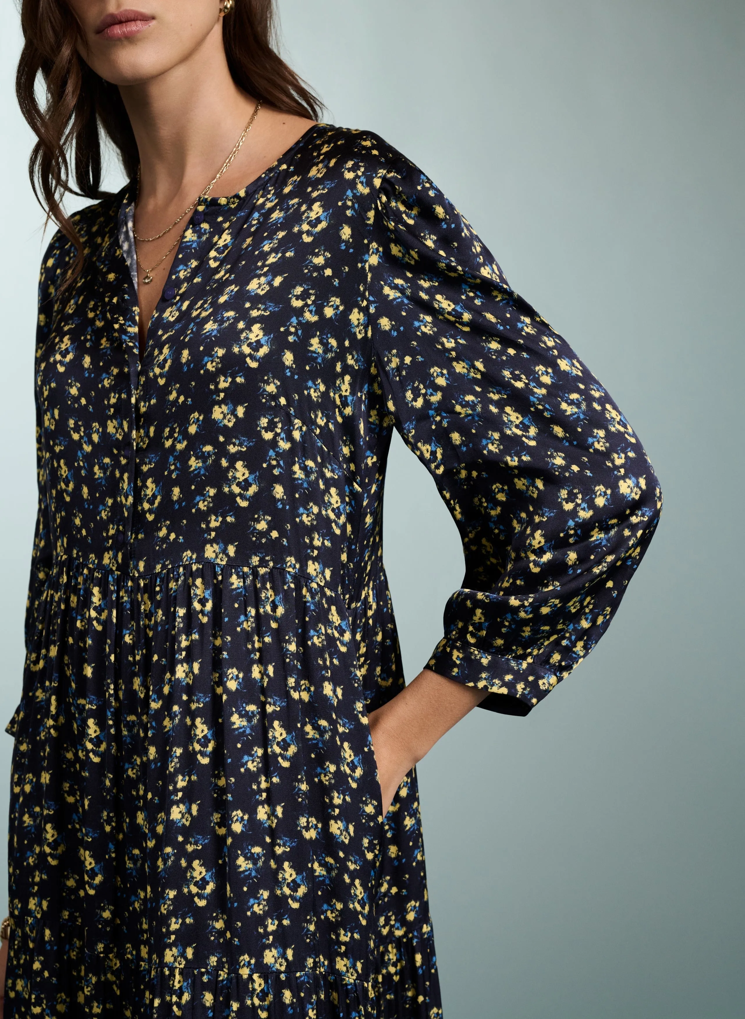 Robe recyclée Purnita LENZING™ ECOVERO™ | Motif fleuri bleu flou