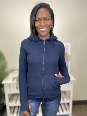 Pull à capuche zipé pour femmes au style intentionnel