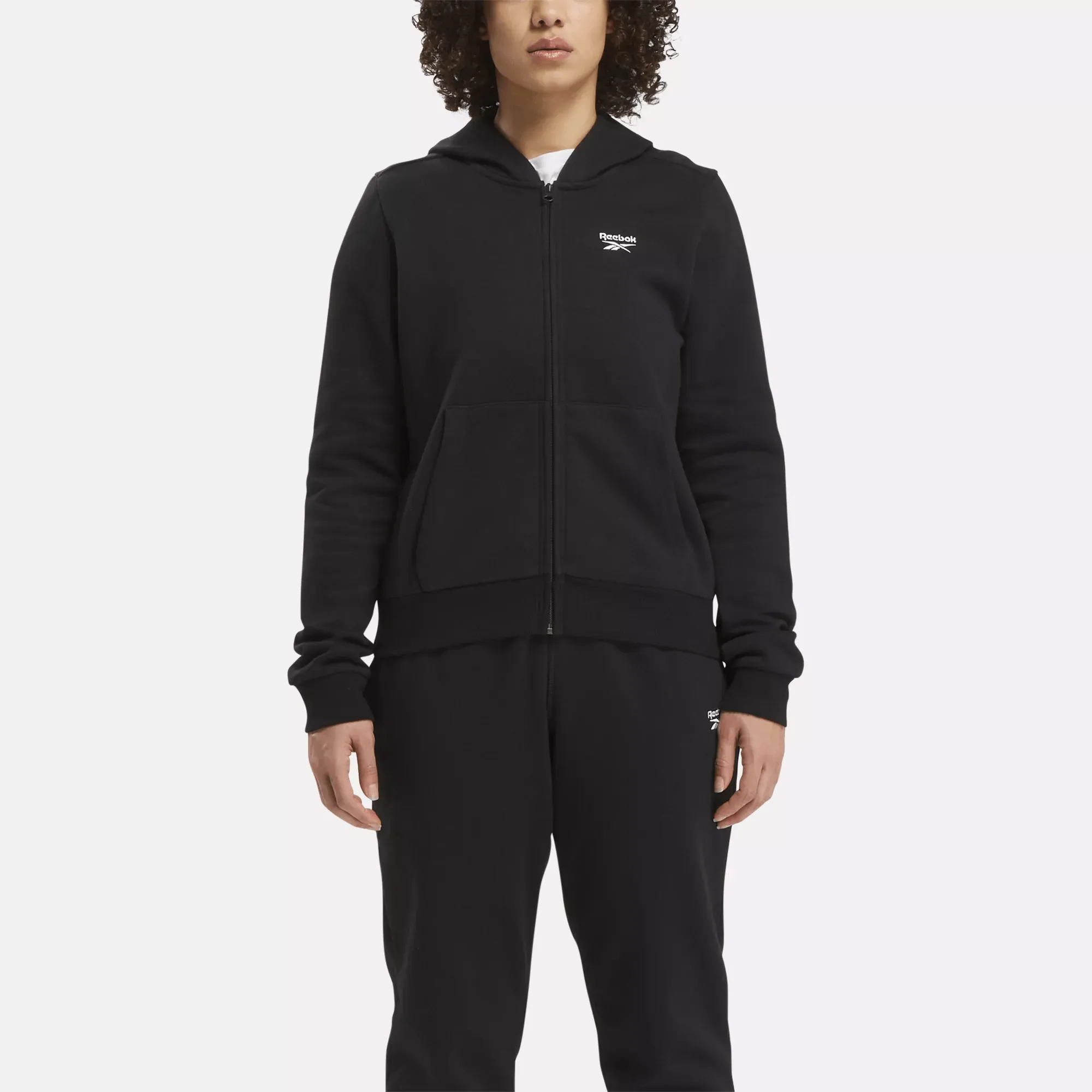 Vêtements Reebok pour Femmes - Sweat à capuche Reebok Identity avec petit logo en polaire et fermeture éclair complète