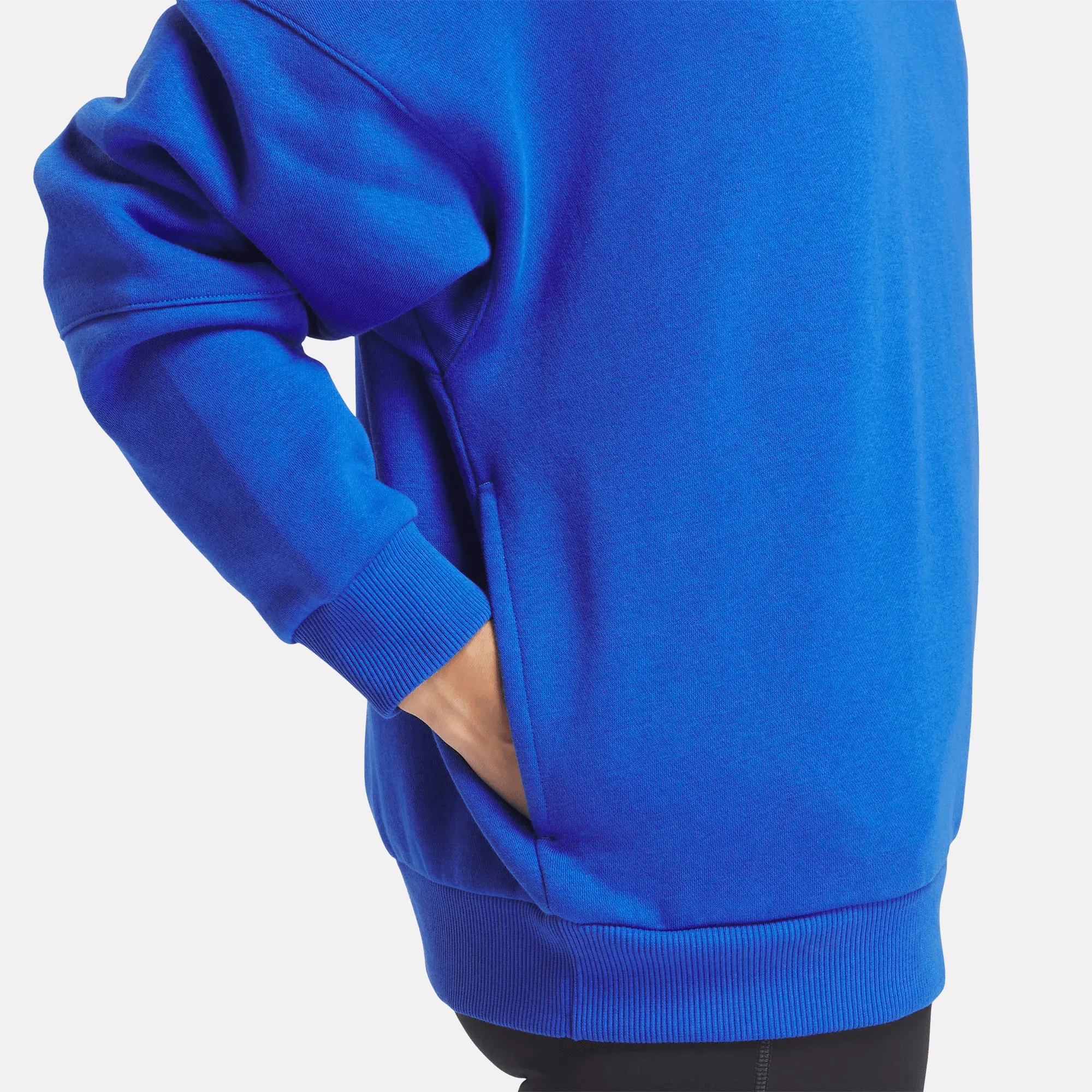 Vêtements Reebok Sweat à capuche Reebok x Barbie pour femme