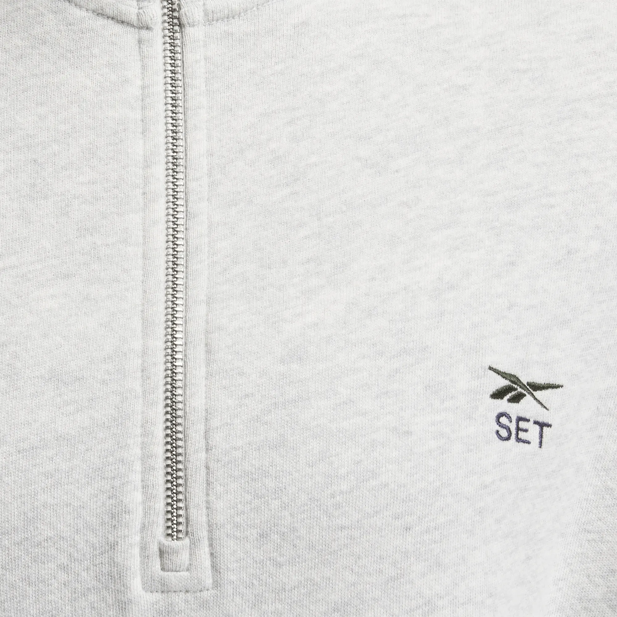 Vêtements Reebok pour Femmes Sweat-shirt léger à zip quart de Reebok x SET Classic