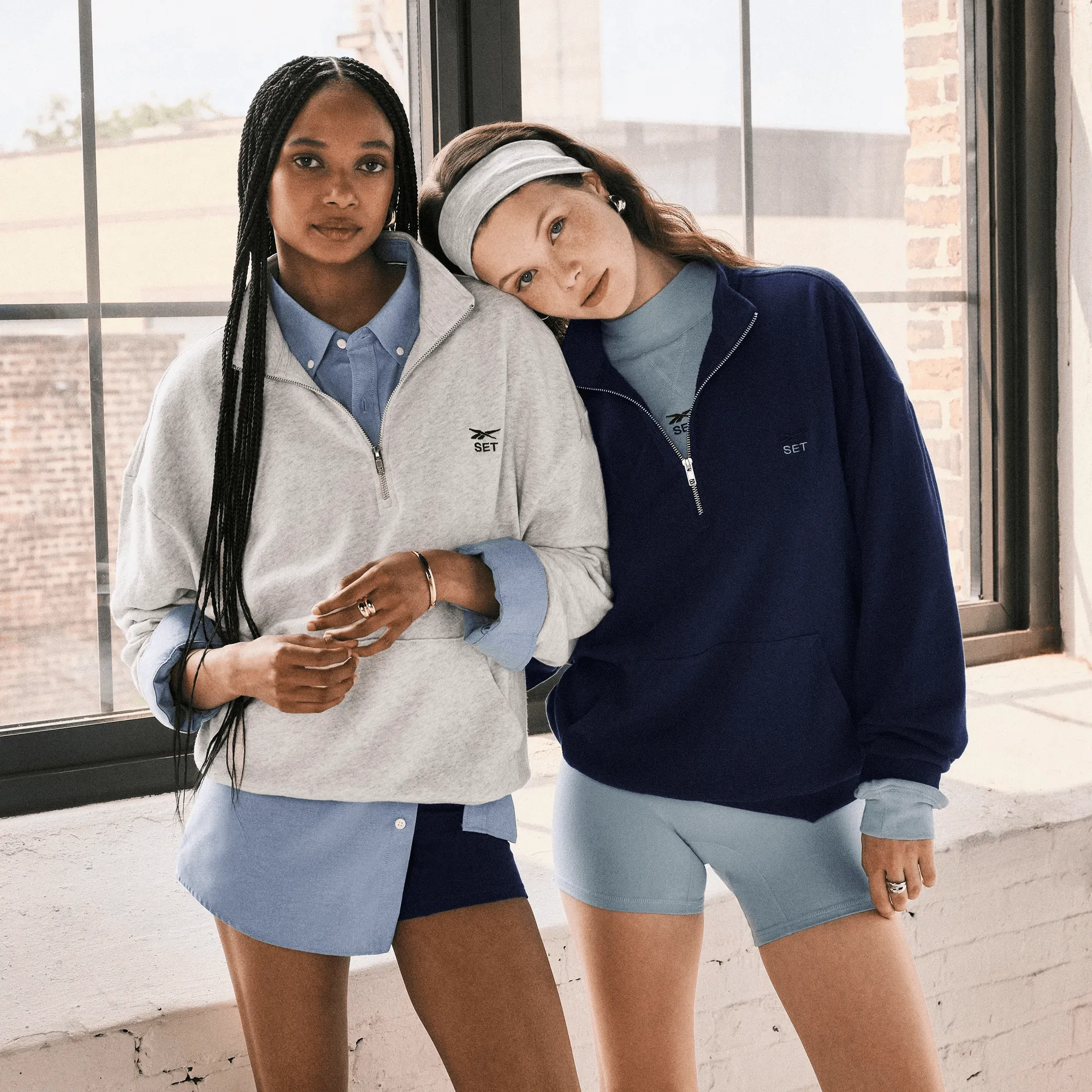 Vêtements Reebok pour Femmes Sweat-shirt léger à zip quart de Reebok x SET Classic