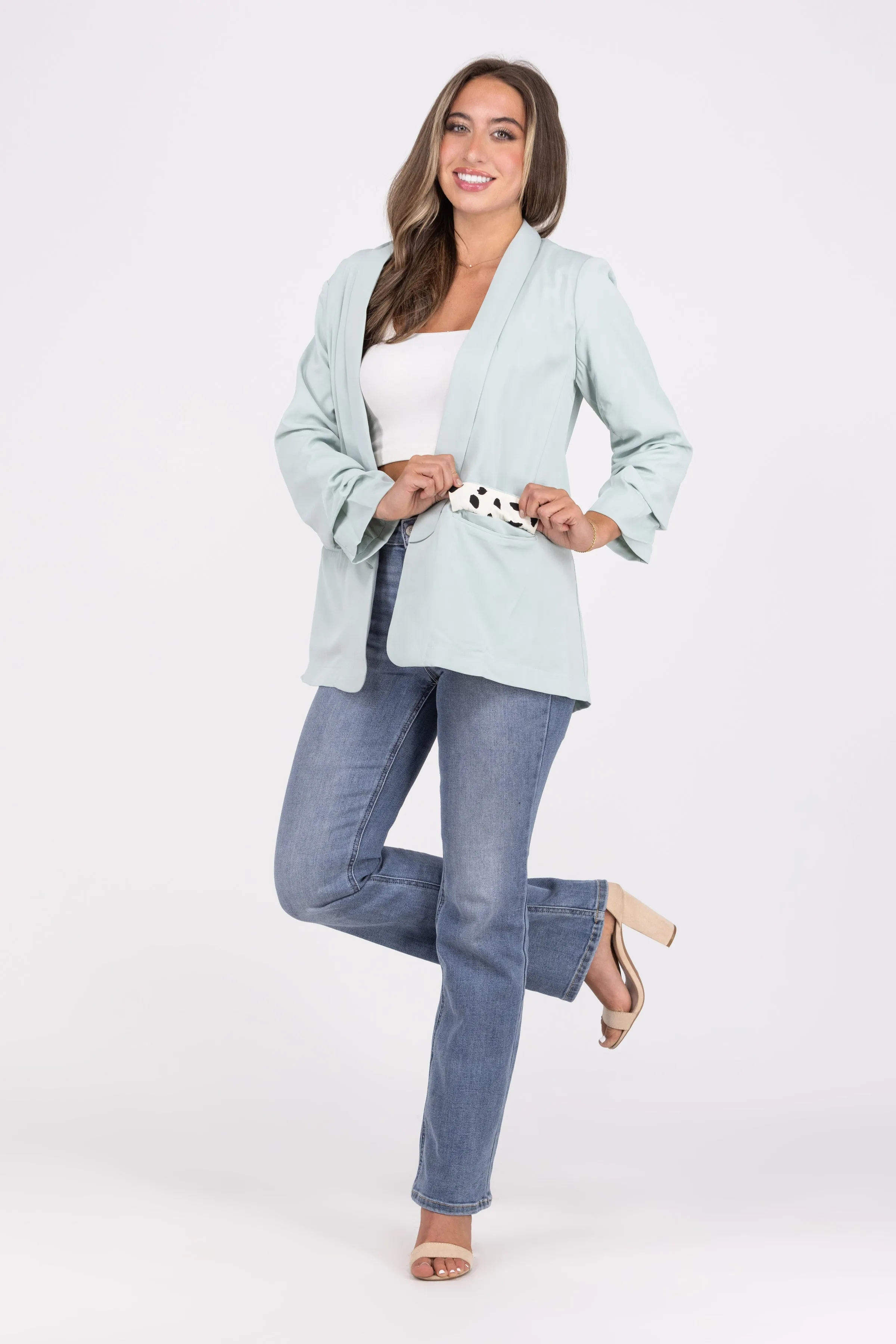 Veste structurée ruchée pour femme avec une touche de surprise
