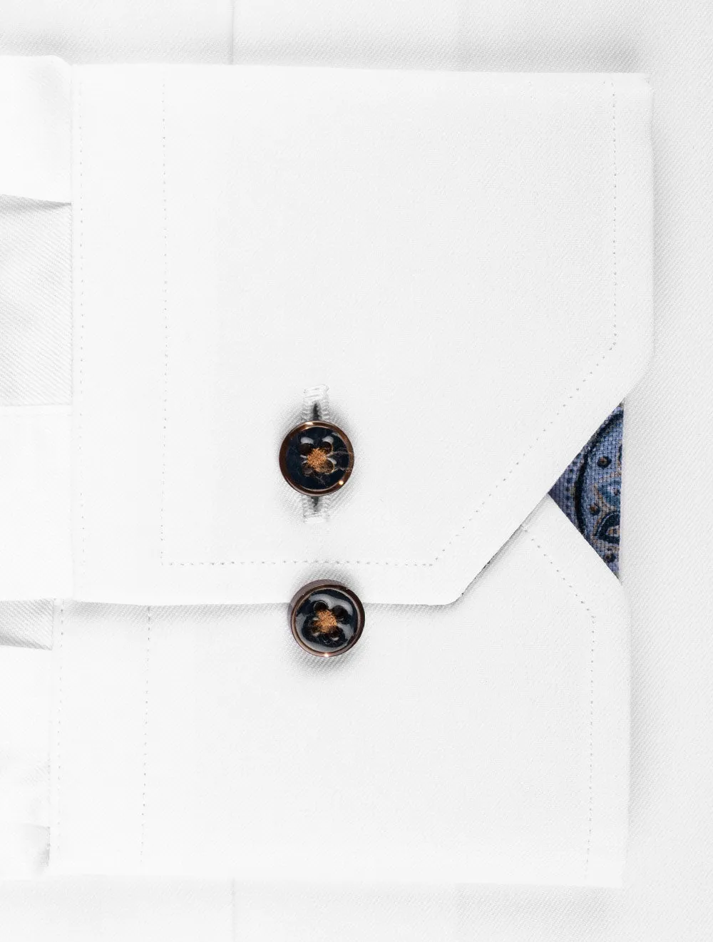 Chemise ajustée à motifs Paisley contrastés blancs avec incrustation blanche