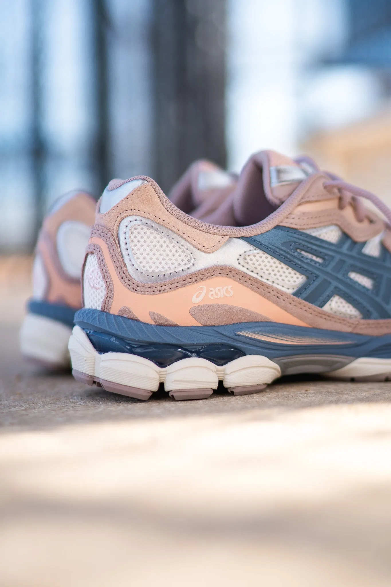 Femmes Asics Gel-NYC (Crémeux/Gris Floss) - 1202A429-104
